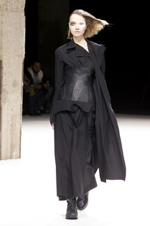 Yohji Yamamoto Fall 2018 Ready-to-Wear , Ёдзи Ямамото осень зима 2018 , Fashion show , неделя моды в Париже , PFW , Mainstyles